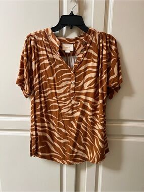 Maeve for Anthropologie Rust and Cream Zebra-Print Short Sleeve Henley Blouse